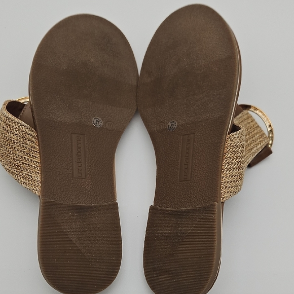 Liz Claiborne Brown Straw Thong Sandals with Gold Ring Detail - Picture 7 of 8